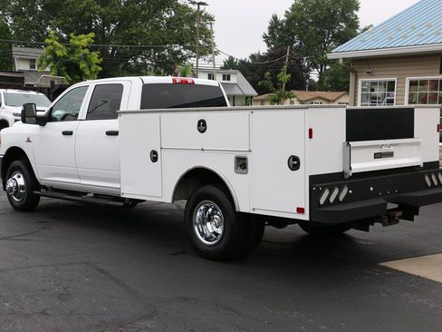 Used 2024 RAM 3500 Tradesman w/ Chrome Appearance Group AWD/4WD image 3