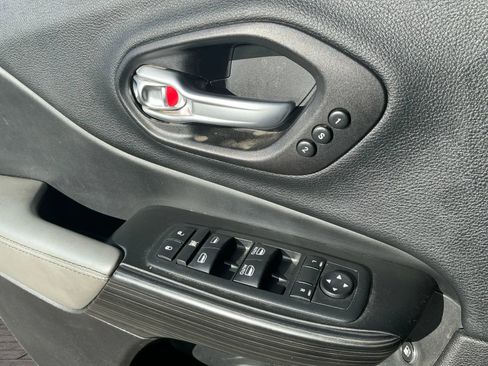 Used 2014 Jeep Cherokee Limited w/ Luxury Group image 10