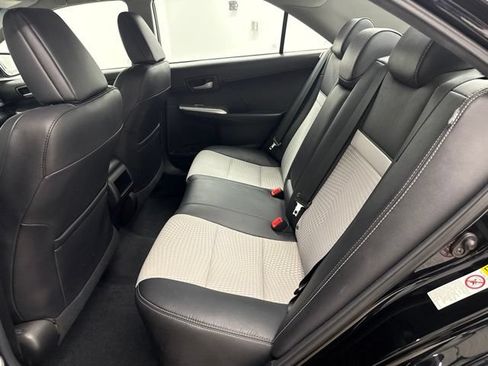 Used 2014 Toyota Camry SE FWD image 16