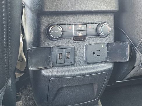 Used 2019 Ford Explorer Limited image 19