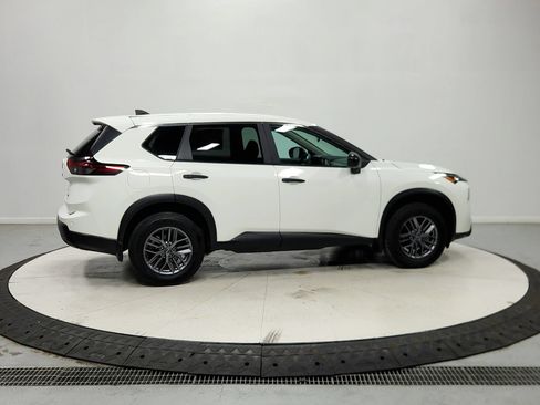 Used 2024 Nissan Rogue S AWD/4WD image 9
