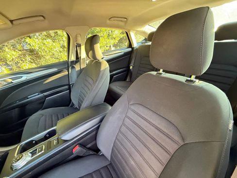 Used 2019 Ford Fusion SE image 40