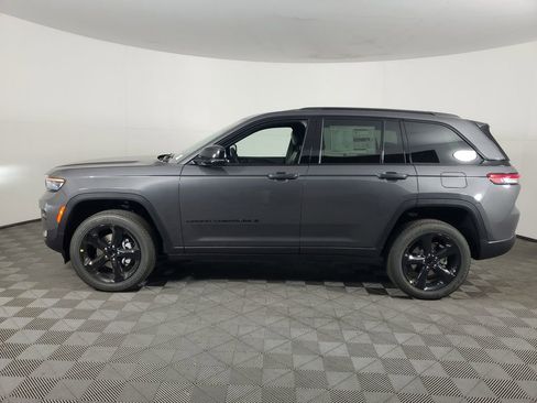 New 2025 Jeep Grand Cherokee Altitude image 6