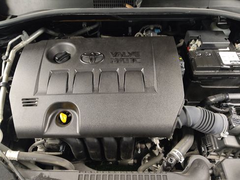 Used 2020 Toyota C-HR XLE image 30