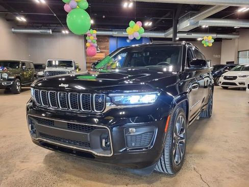 Used 2025 Jeep Grand Cherokee L Overland w/ Advanced Protech Group III AWD/4WD image 4