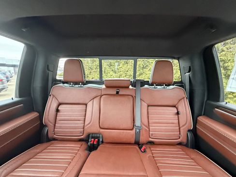 Used 2025 GMC Sierra 2500 Denali Ultimate image 3