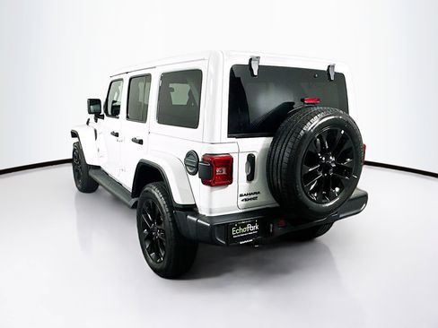 Used 2025 Jeep Wrangler Sahara image 5