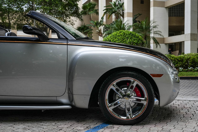 Used 2006 Chevrolet SSR w/ Preferred Equipment Group RWD image 10