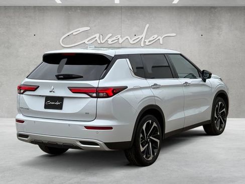Used 2024 Mitsubishi Outlander SE image 16
