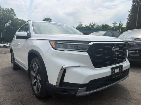Used 2023 Honda Pilot Elite image 3