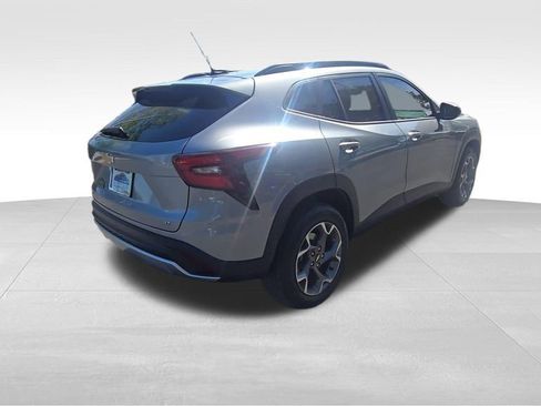 Used 2026 Chevrolet Trax LT w/ Driver Confidence Package FWD image 8