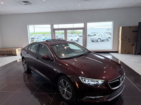 Used 2018 Buick Regal Essence w/ Driver Confidence Package #1 FWD image 7