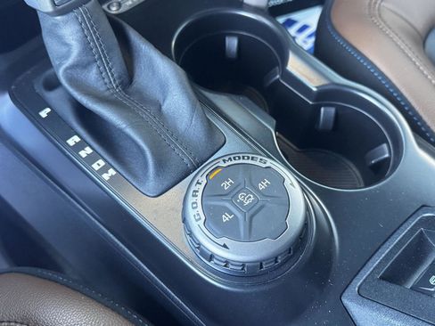 Used 2024 Ford Bronco Outer Banks image 10