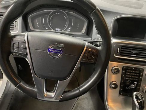 Used 2018 Volvo S60 T5 Inscription image 17