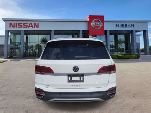 Used 2024 Volkswagen Taos SE FWD image 3