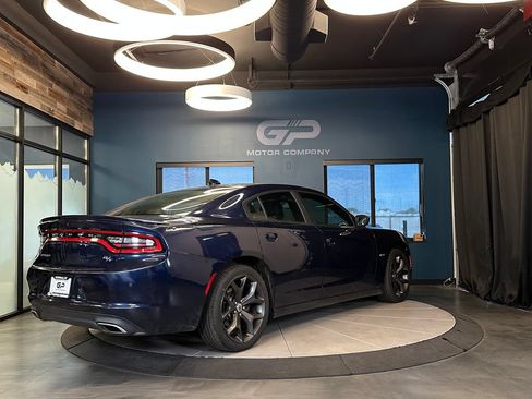 Used 2017 Dodge Charger R/T w/ Plus Group RWD image 3