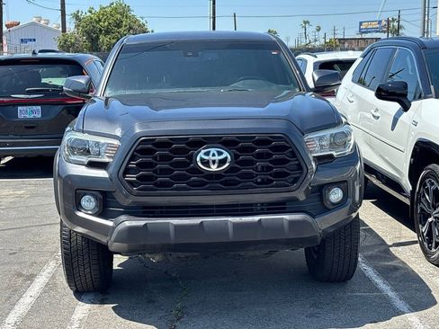 Used 2022 Toyota Tacoma TRD Off-Road AWD/4WD image 5