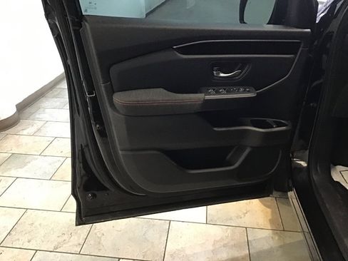 Used 2023 Honda Pilot Sport image 8