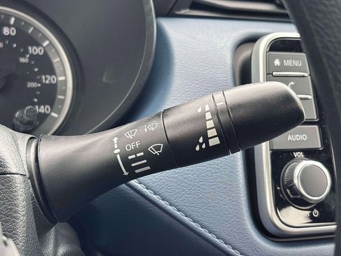 Used 2025 Nissan Versa SV w/ Trunk Package image 27