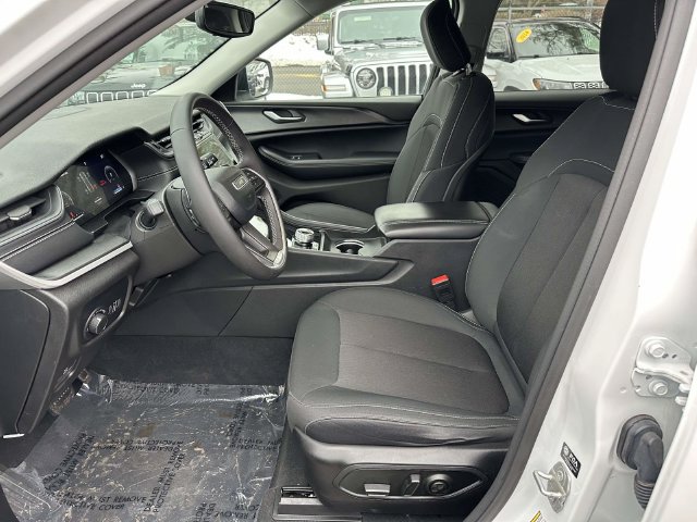 Certified 2024 Jeep Grand Cherokee Laredo X AWD/4WD image 14