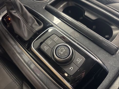 Used 2023 Nissan Armada SV image 24