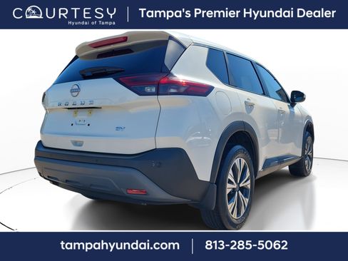 Used 2023 Nissan Rogue SV image 3