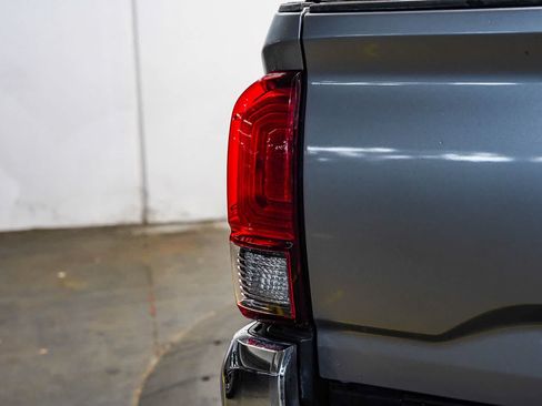 Used 2019 Toyota Tacoma SR5 RWD image 11