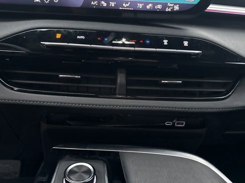 Used 2025 Buick Enclave Preferred image 21