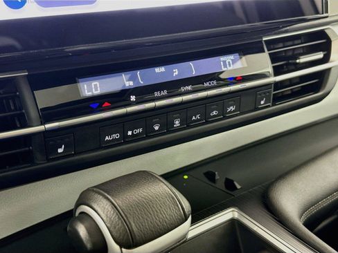 Certified 2025 Toyota Sienna XLE FWD image 27