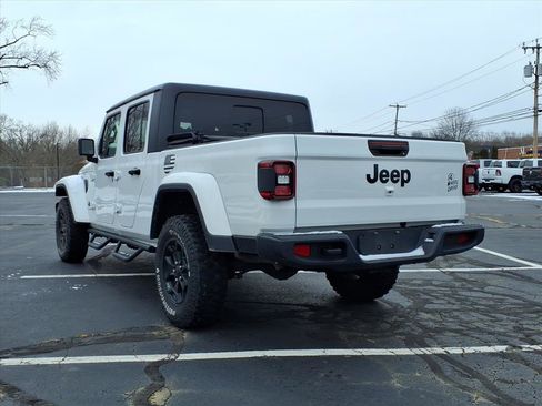 Certified 2022 Jeep Gladiator Willys image 5