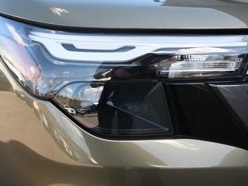 Used 2025 Subaru Forester Premium image 11