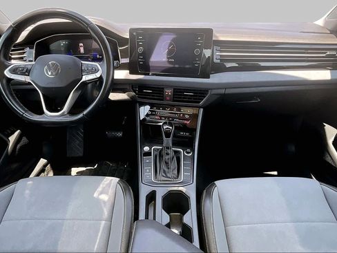Used 2025 Volkswagen Jetta SE FWD image 16