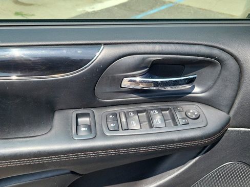 Used 2019 Dodge Grand Caravan SE FWD image 13