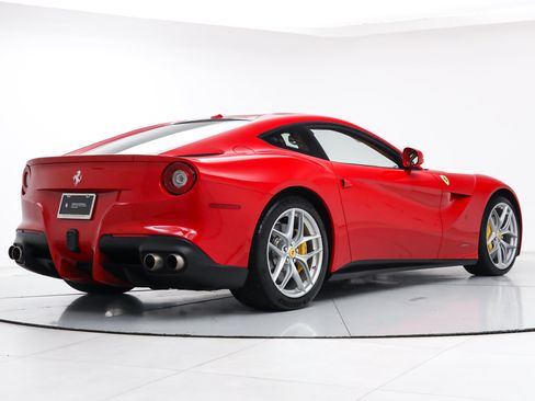 Used 2016 Ferrari F12 Berlinetta RWD image 3