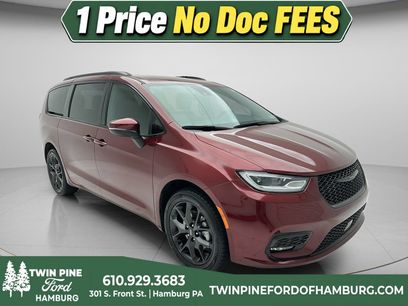 Used 2023 Chrysler Pacifica Touring-L w/ S Appearance Package