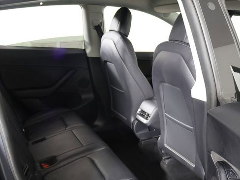 Used 2022 Tesla Model Y Long Range AWD/4WD image 30