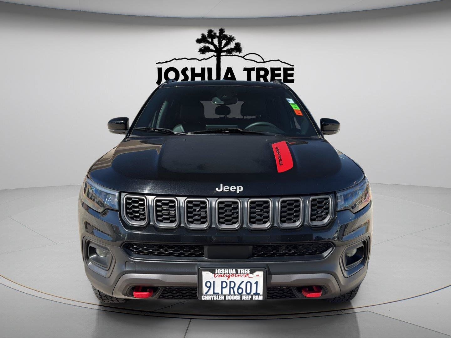 Used 2024 Jeep Compass Trailhawk AWD/4WD image 2