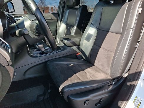 Used 2020 Jeep Grand Cherokee Altitude AWD/4WD image 15