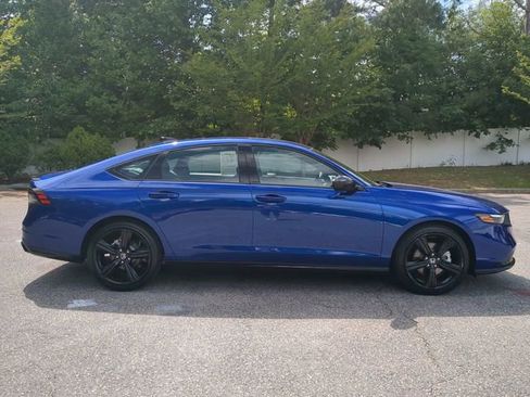 Used 2025 Honda Accord Sport image 3