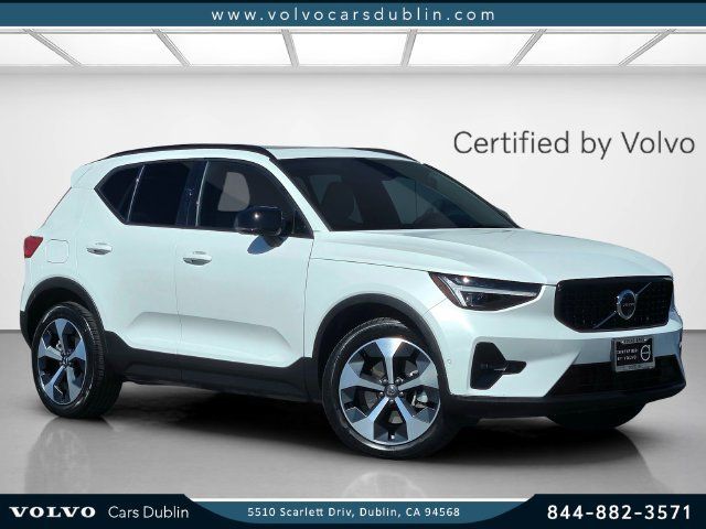 Certified 2026 Volvo XC40 B5 Plus AWD/4WD image 1