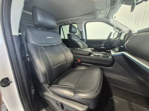 Used 2025 Ford Expedition Max Platinum AWD/4WD image 30