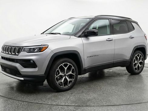 Used 2025 Jeep Compass Limited image 3