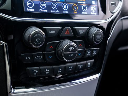 Used 2020 Jeep Grand Cherokee Summit image 25