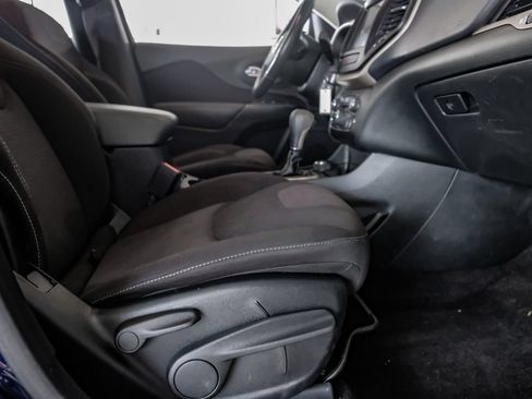 Used 2015 Jeep Cherokee Latitude w/ Cold Weather Group AWD/4WD image 32