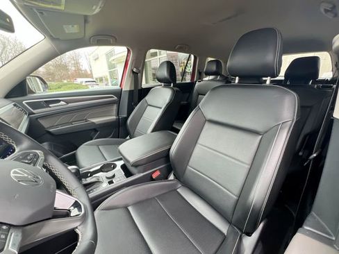 Certified 2022 Volkswagen Atlas SE w/ Black Wheel Package image 11