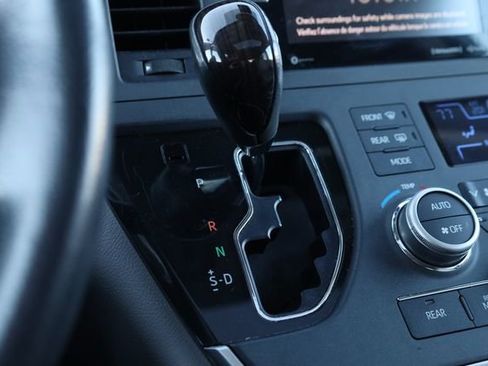 Used 2020 Toyota Sienna XLE Premium image 24