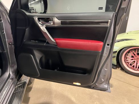 Used 2023 Lexus GX 460 Premium w/ Accessory Package image 41