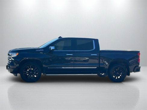 Used 2022 Chevrolet Silverado 1500 High Country w/ Technology Package image 8