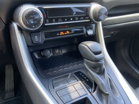 Used 2025 Toyota RAV4 XLE AWD/4WD image 36