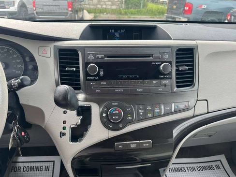 Used 2014 Toyota Sienna LE FWD image 16